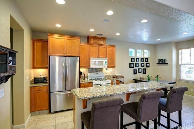 Building Photo - Stunning Home in Mountain House 2 Junior Primary bedrooms w/ own Private Bath!