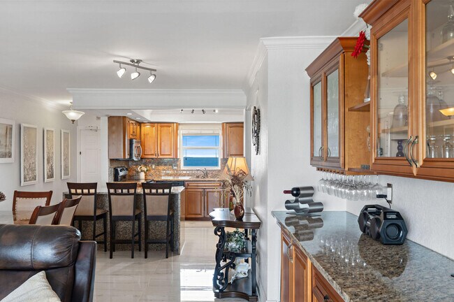 Building Photo - 1160 Hillsboro Mile