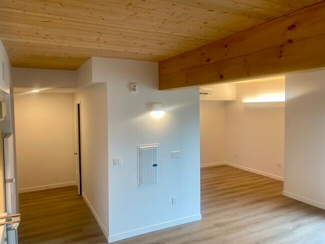 Building Photo - 154 Broadway