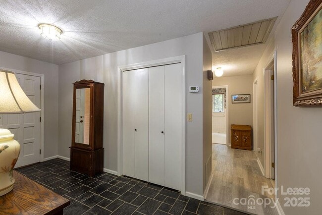 Building Photo - 102 Arbor Ln