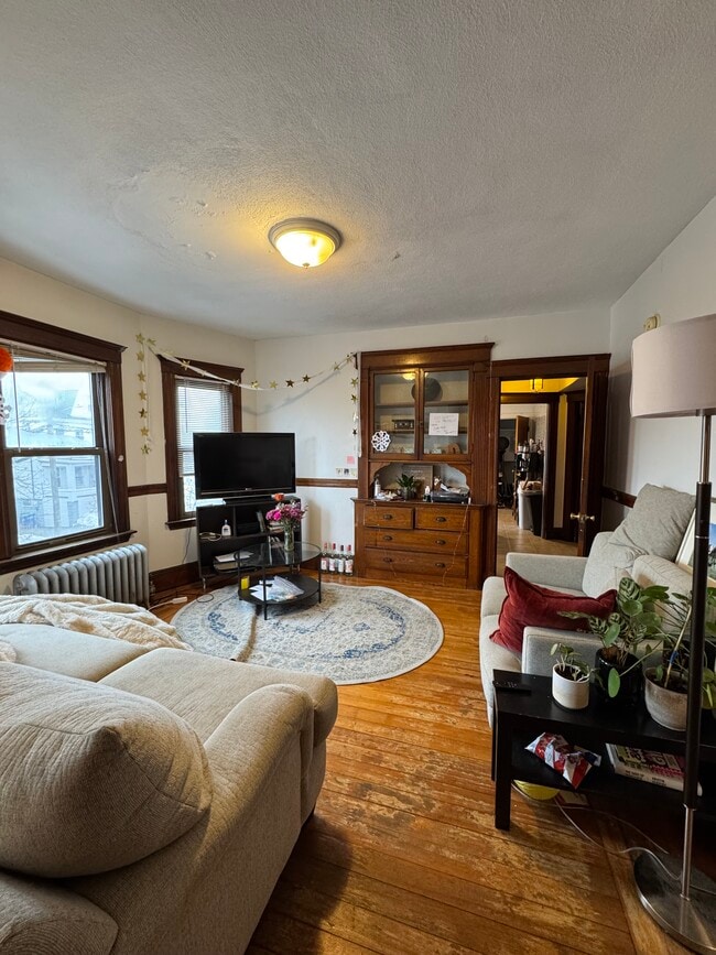 Building Photo - 36 Mason St