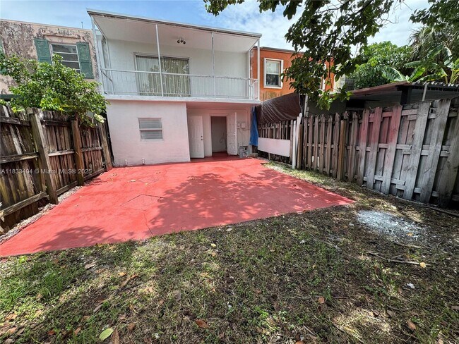 Building Photo - 921 W 80th Pl