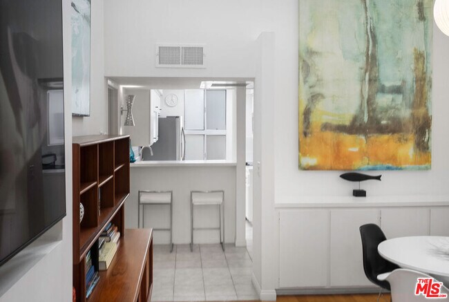 Building Photo - 943 12th St