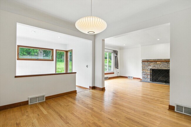 Building Photo - 712 Collegewood St