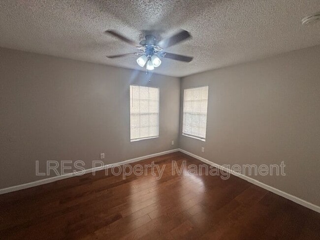 Building Photo - 390 Lake Placid Ct