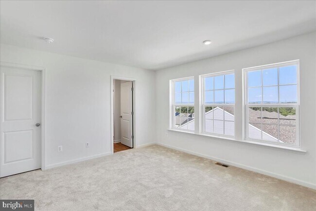 Building Photo - 64 Stafford Pl