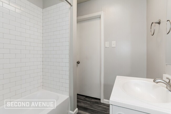 Building Photo - 3302 Broadwell Ave