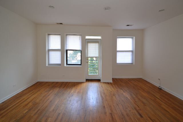 Building Photo - 909 W Dakin