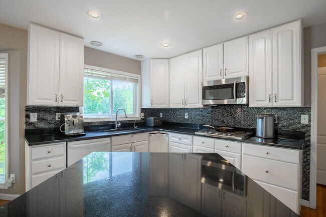 Building Photo - 1082 Bold Forbes Ct