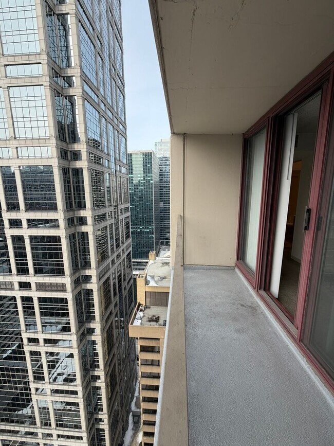 Building Photo - 200 N Dearborn St