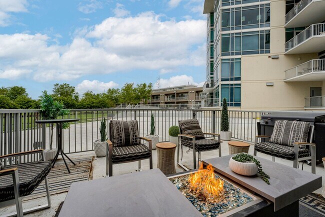 Building Photo - Prime Downtown 2-Bedroom Condo Steps from the Old Market!!