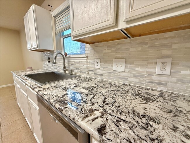 Building Photo - 2042 Nichole Woods Dr