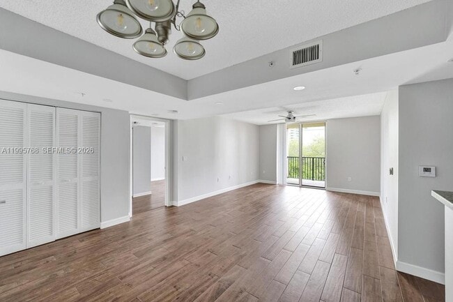 Building Photo - 520 SE 5 Ave