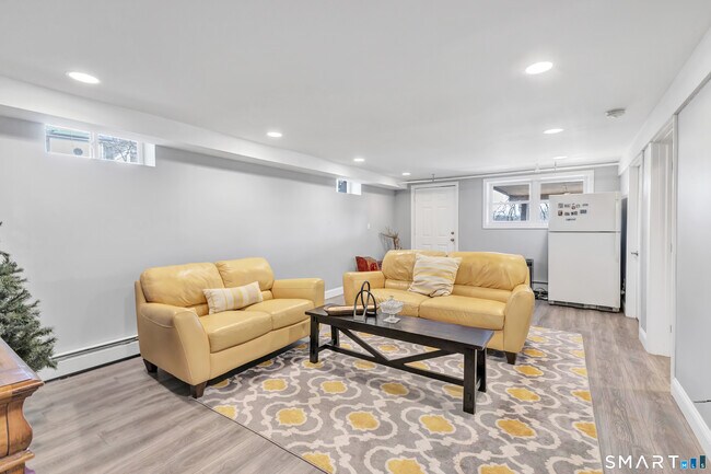 Building Photo - 150 Stiles St