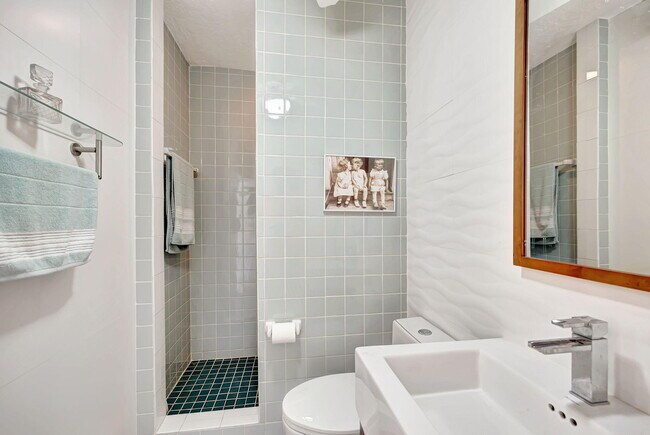 Building Photo - 9980 SW 83rd Ave