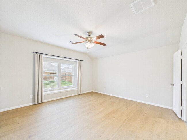 Building Photo - 721 Rim Water Dr