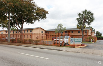 Building Photo - Broward Gardens