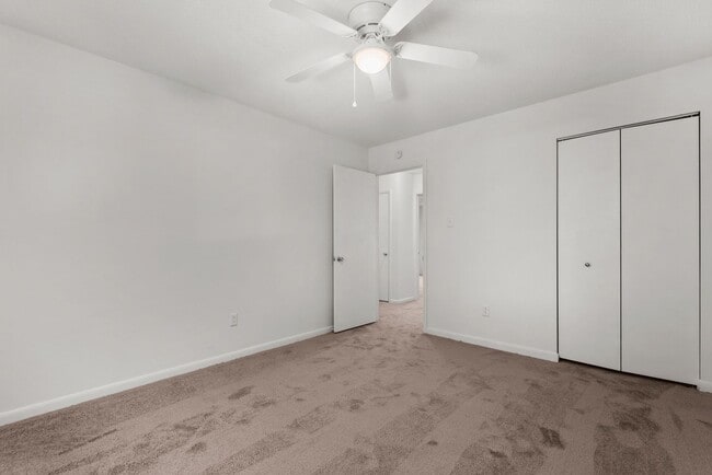 Building Photo - Virginia Beach Townhome