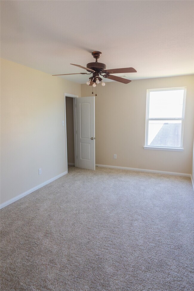 Building Photo - 5123 Harbor Palm Dr