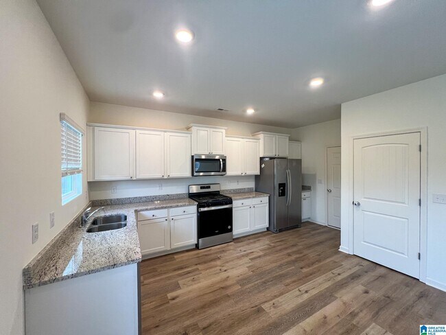 Building Photo - 217 Chelsea Pk Cir