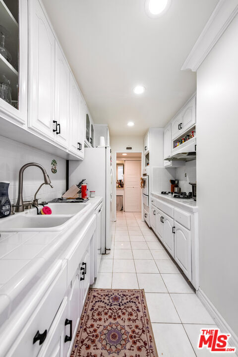 Building Photo - 423 Rexford Dr