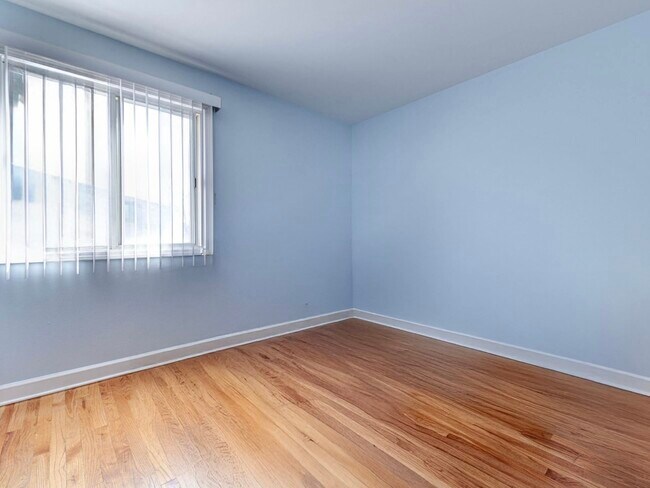 Building Photo - 615 Quincy Bridge Ln