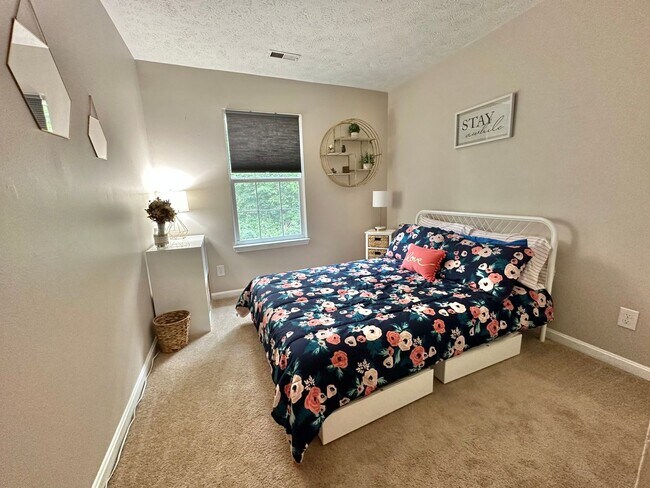 Building Photo - STAFFORD TOWNHOUSES - CLOSE TO QUANTICO