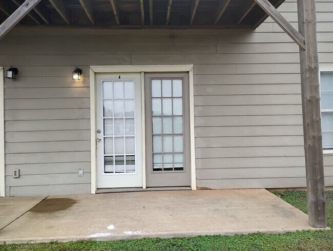 Building Photo - 2925 Hargrove E Rd