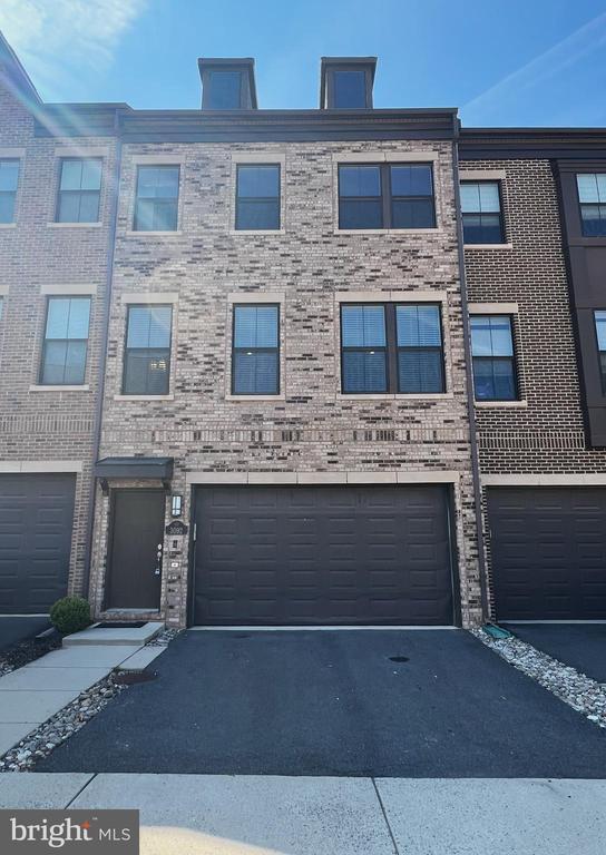 Building Photo - 3092 Alan Shepard St