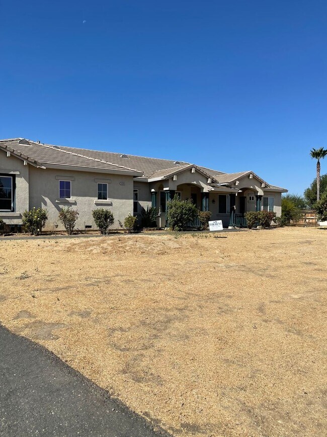 Building Photo - 5-Bedroom, 3-Bathroom Home for Rent on 1-A...