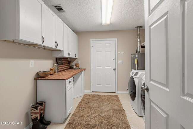 Building Photo - 855 Mande Ct