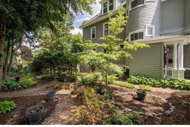 Building Photo - 73 Hoyle St