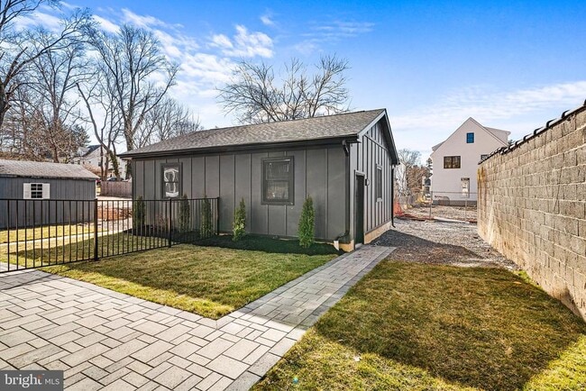 Building Photo - 703 Preston Ave