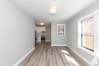 Building Photo - 3943 N Janssen Ave