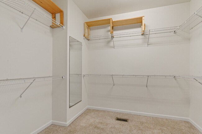 Building Photo - Spacious 4 Bedroom Townhome in Wake Forest!