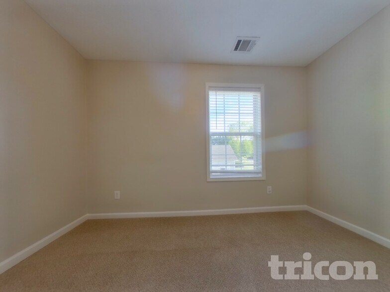 Building Photo - 2054 Laird Rd