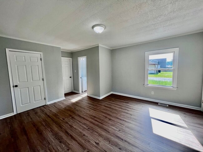 Building Photo - MOVE IN INCENTIVE: $500 FIRST FULL MONTHS ...