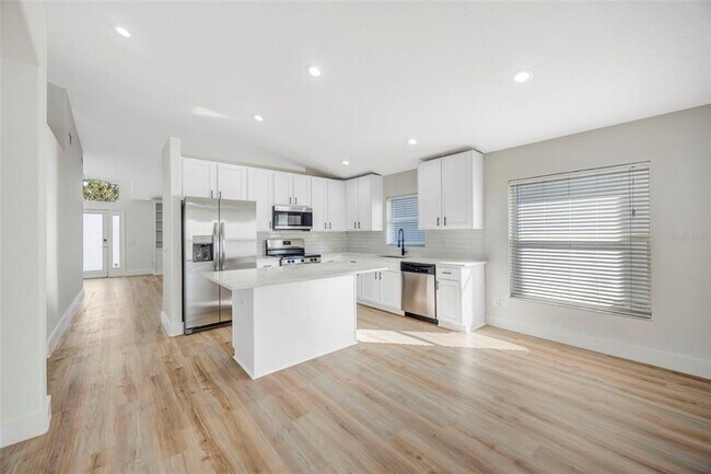 Building Photo - 19026 Fishermans Bend Dr