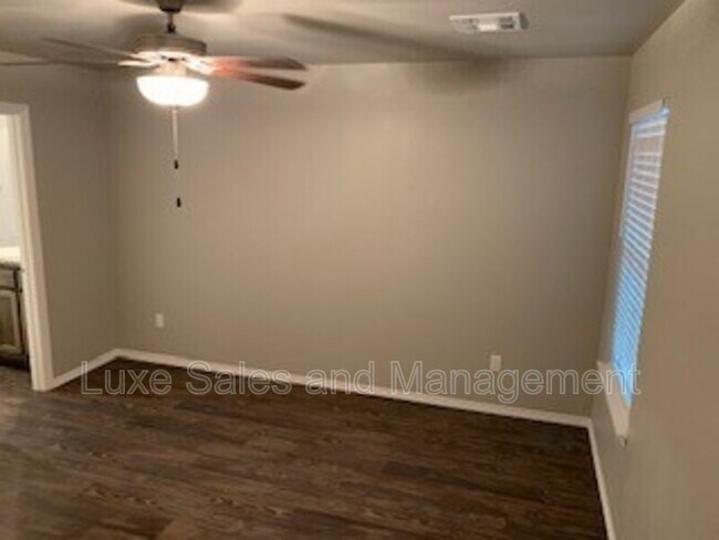 Building Photo - 2024 Buena Vida Ln