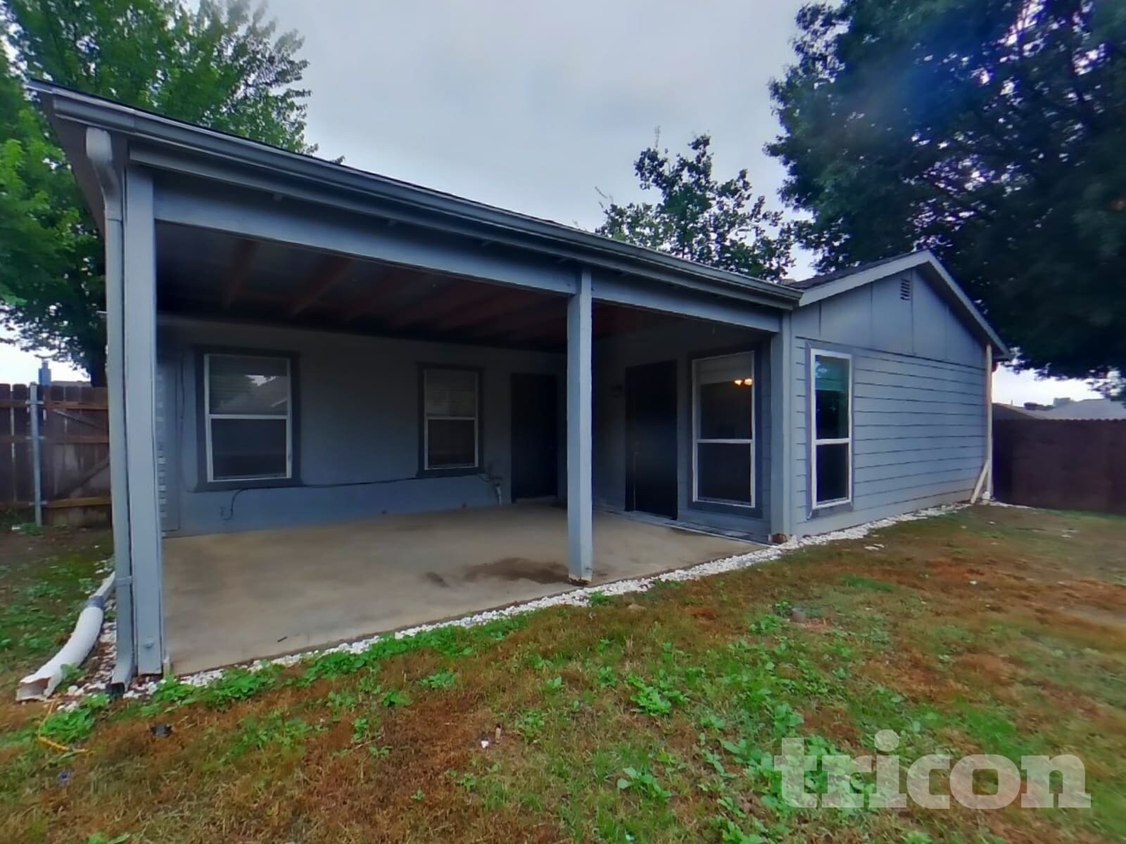 Building Photo - 420 Deauville Dr