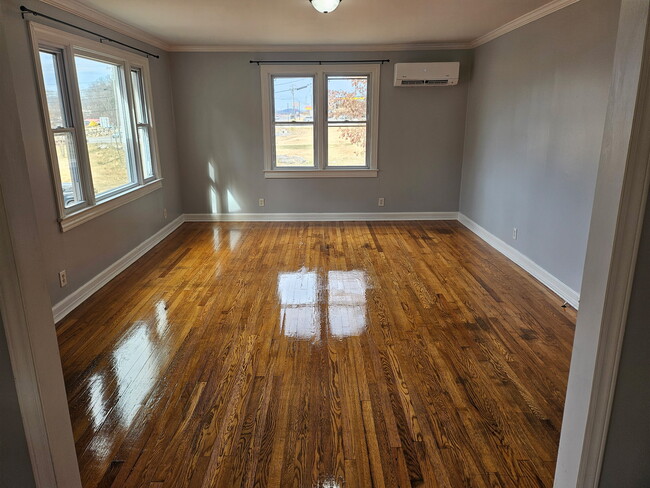 Building Photo - 46 Maxwell Dr