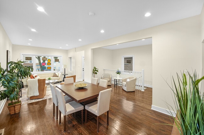 Building Photo - 2541 N 76th Ave