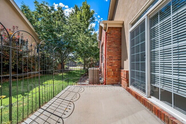 Building Photo - 1333 Charles Dr