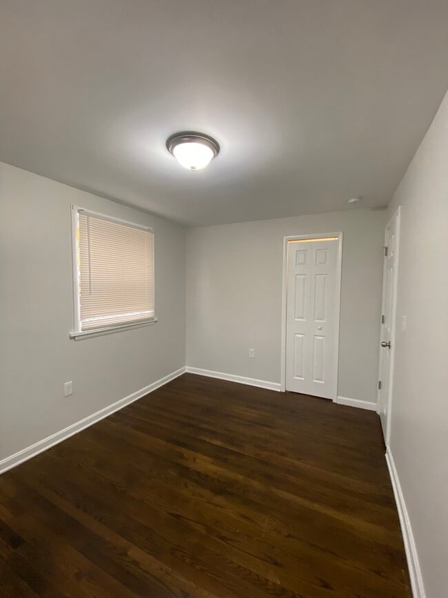 Building Photo - 571 Grayton Rd