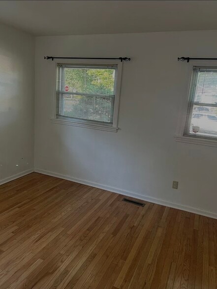 Building Photo - 905 Grey Ave
