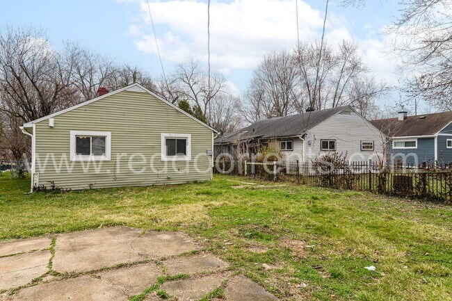 Building Photo - Coming soon! - Experience Urban Sophistica...