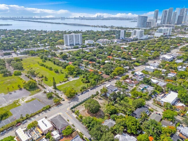 Building Photo - 176 NE 50th St