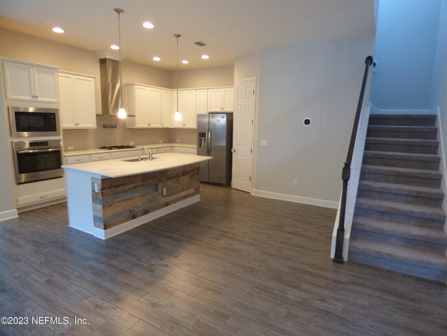 Building Photo - 92 Archwood Dr