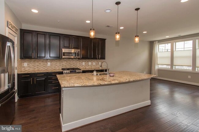 Building Photo - 408 Hendrix Ave