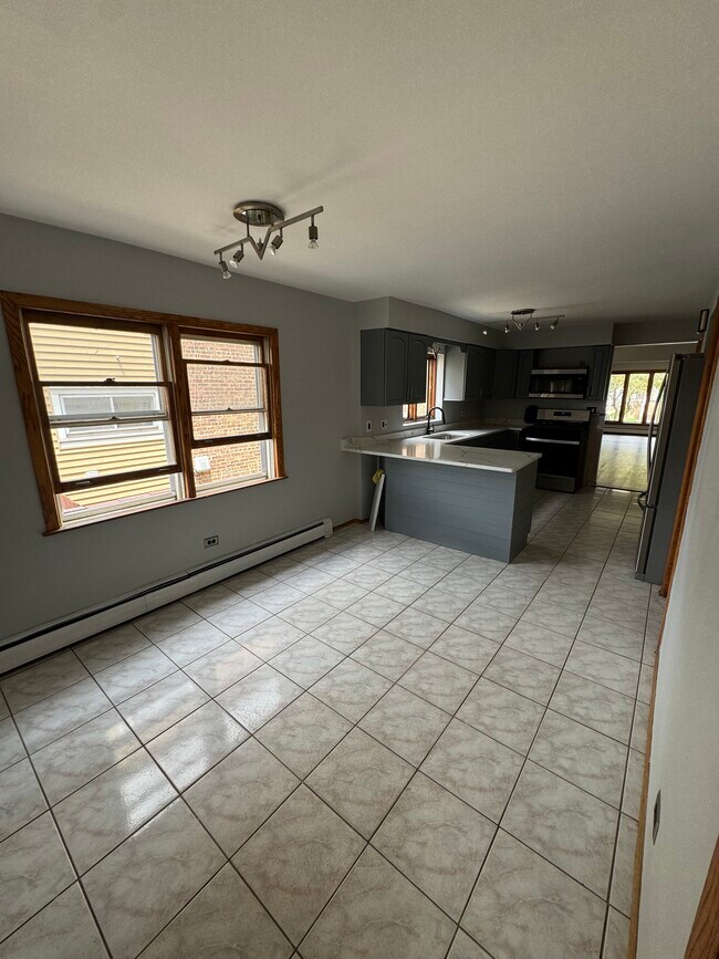 Kitchen - 2714 N Mason Ave